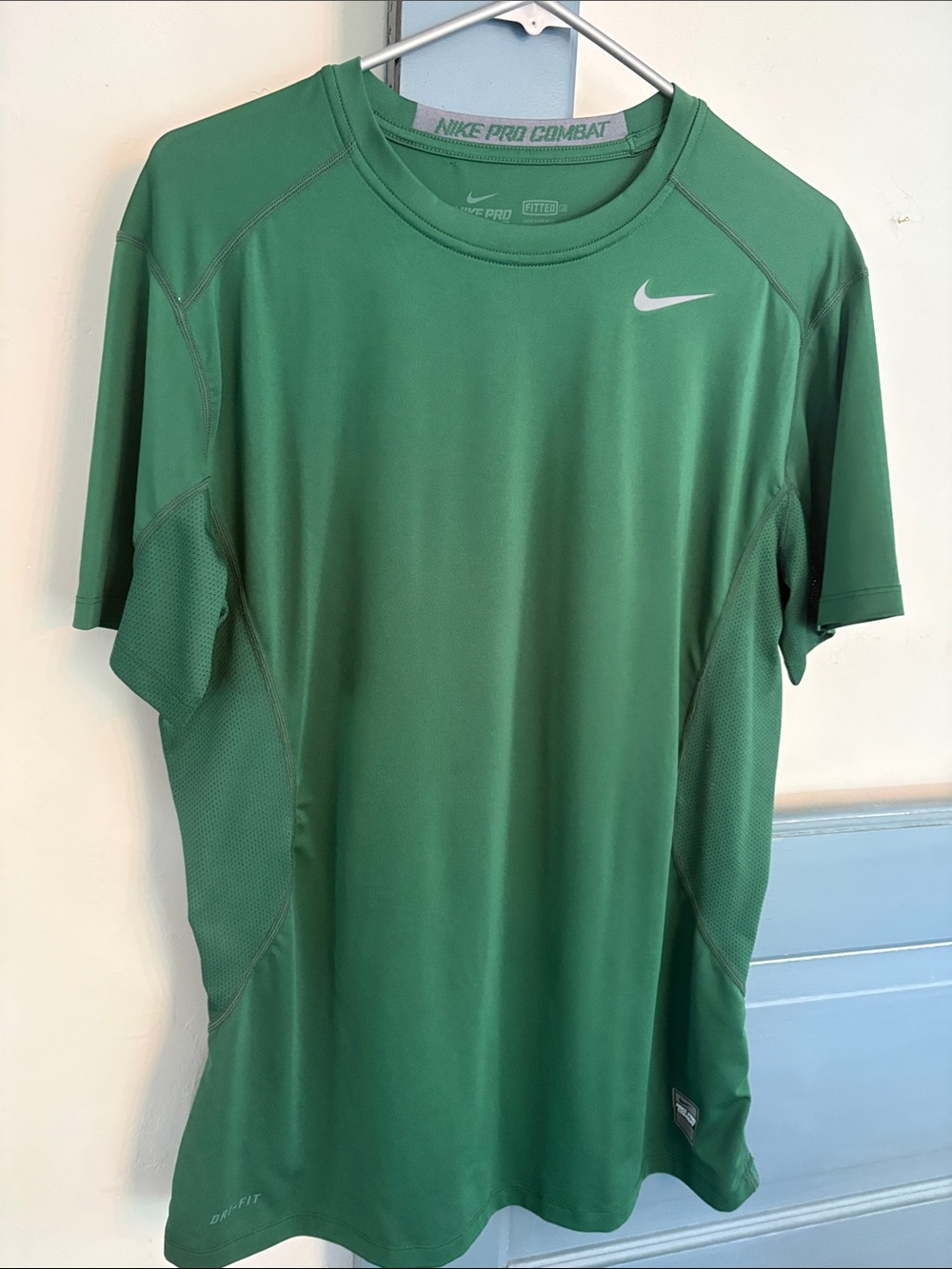 Nike Pro Combat  Short-Sleeve Fitted Tee in Dark Green